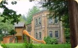 Spielplatz vor der Kirche